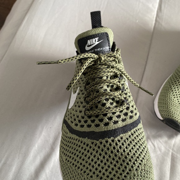 Nike green black and white sneakers - Picture 3 of 5